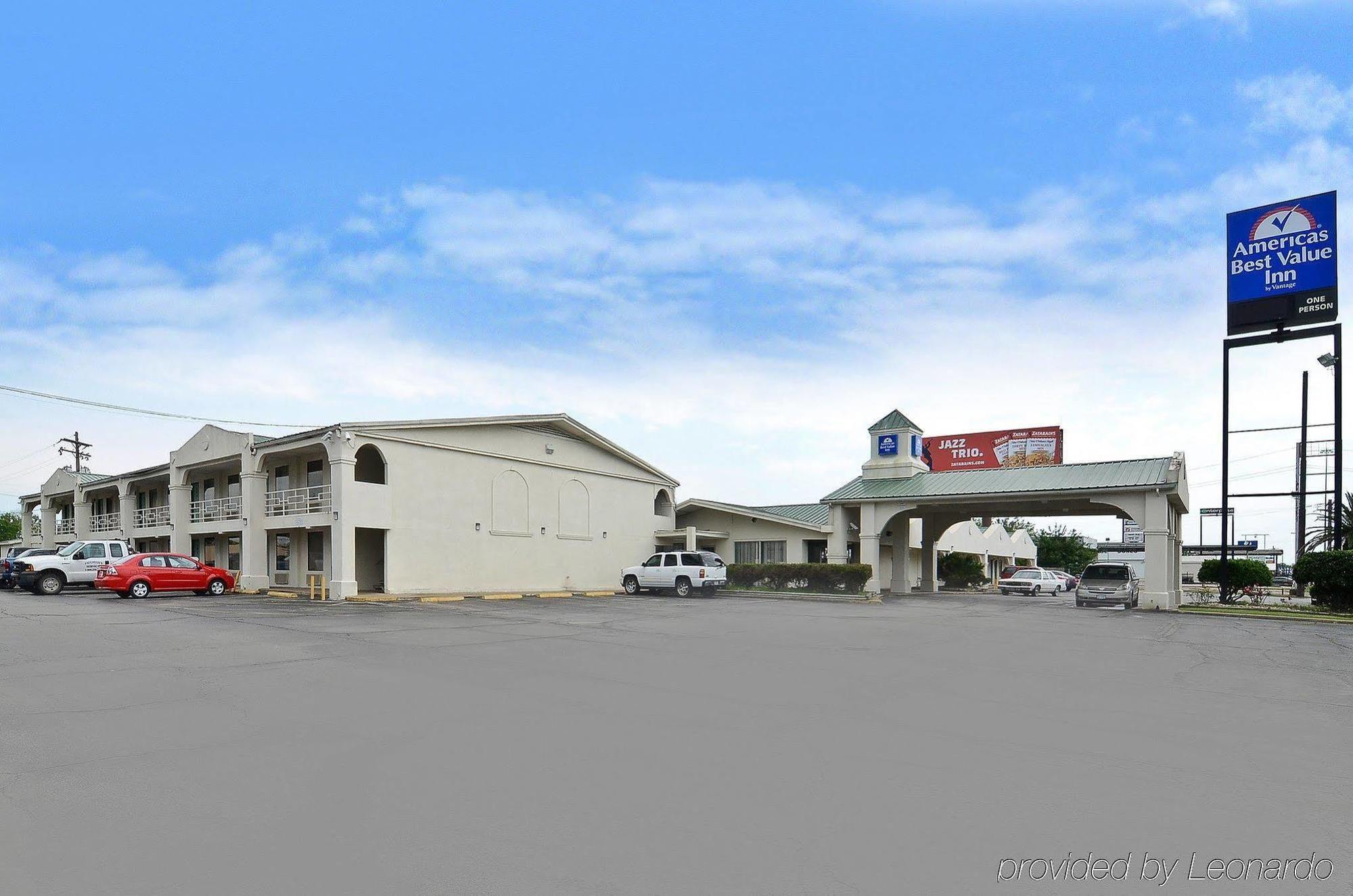 Americas Best Value Inn Beaumont Exterior photo